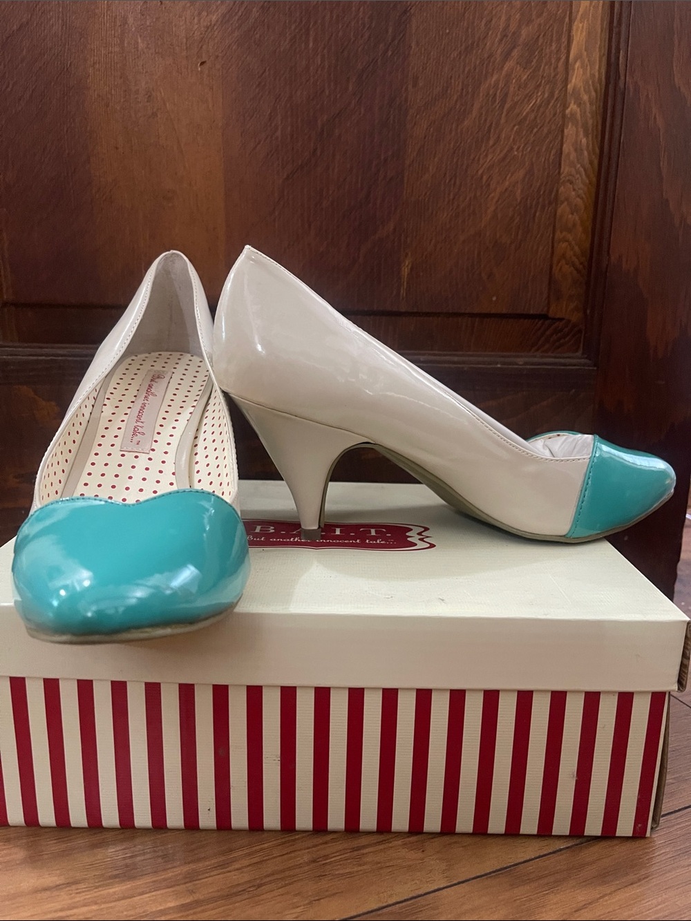 Two-Tone Patent Pointed-Toe Pumps in Turquoise and Cream - Picture 6 of 6